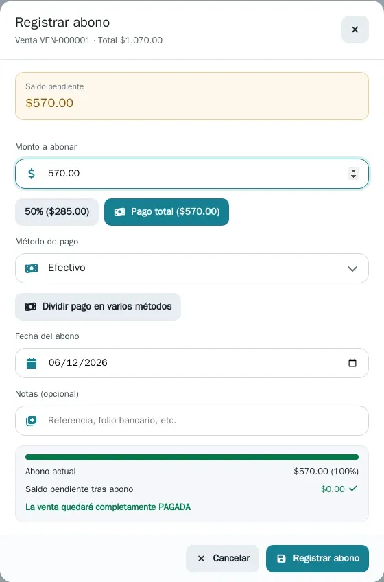 Ventana Registrar abono: el saldo pendiente arriba, el monto pre-llenado con los botones 50% y Pago total, el método de pago, la opción de dividir el pago y el aviso de cómo quedará la venta tras el abono.
