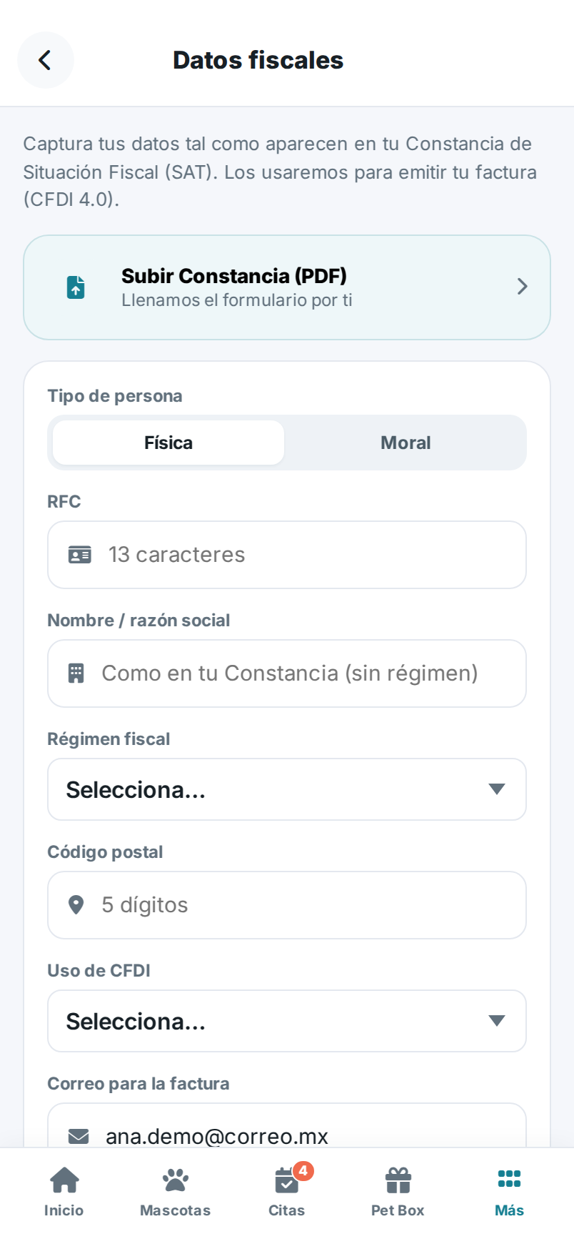 Pantalla de datos fiscales en la app, para capturarlos o subir la Constancia del SAT.
